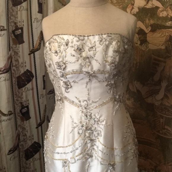 Impression classy wedding dress 12 - Picture 3 of 12